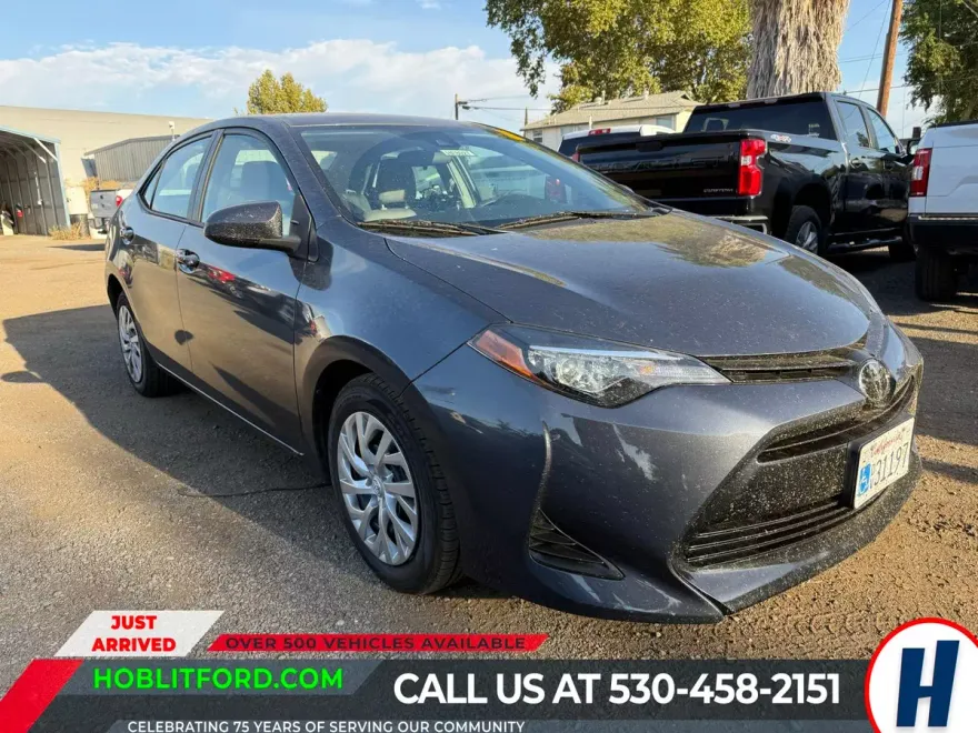 2018 Toyota Corolla LE photo 1