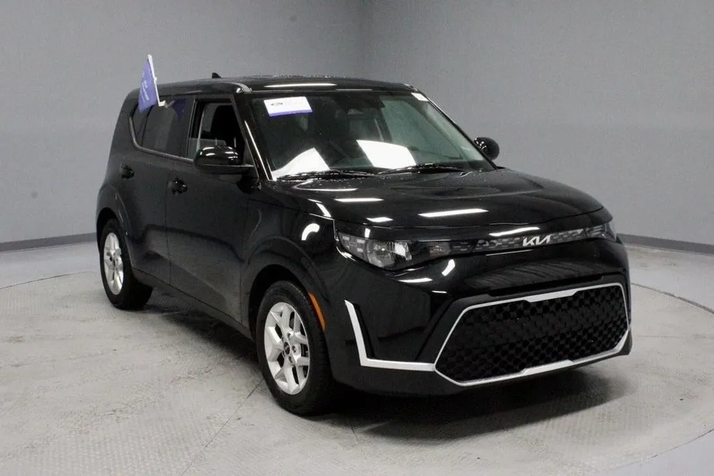 2024 Kia Soul LX photo 1