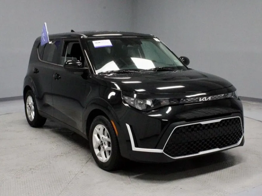 2024 Kia Soul LX photo 1
