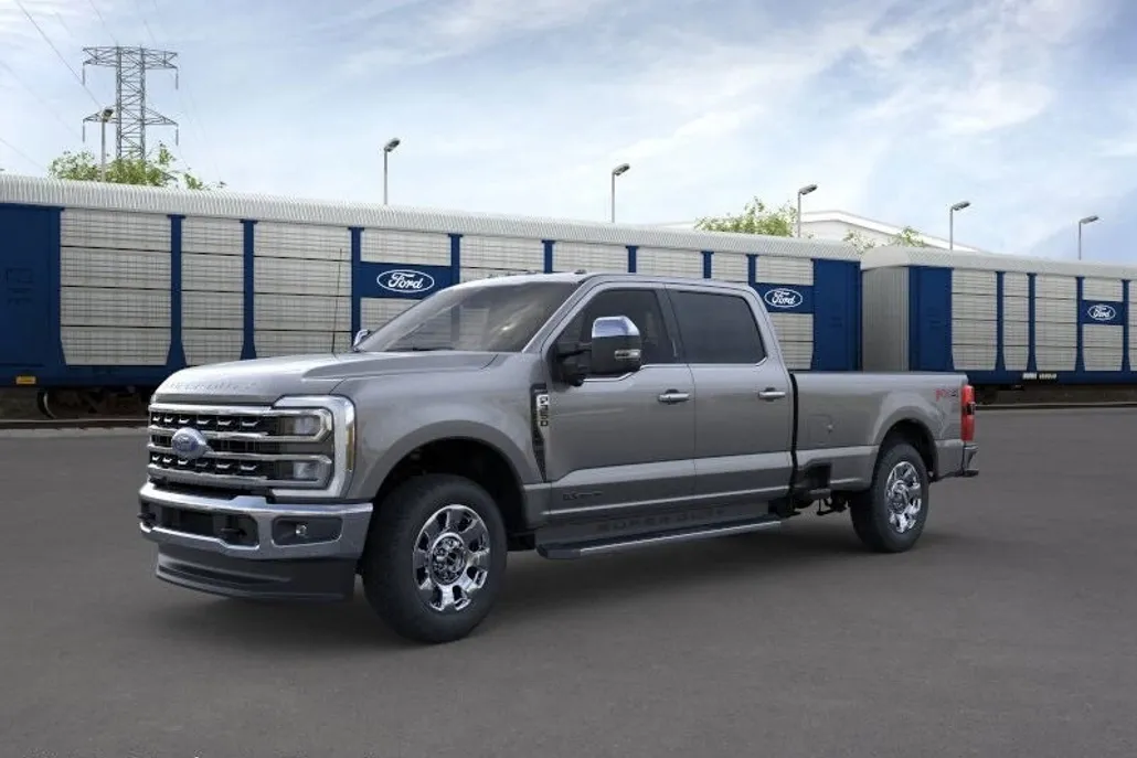 2025 Ford F-350 Lariat photo 1