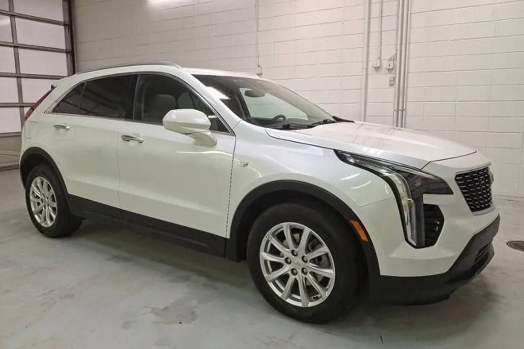 2022 Cadillac XT4 Luxury photo 1