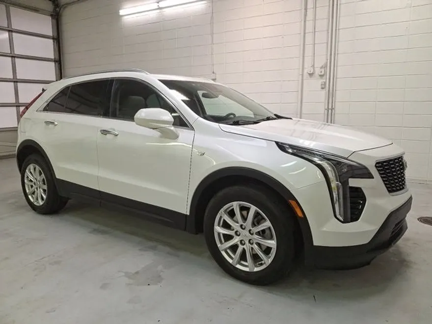 2022 Cadillac XT4 Luxury photo 1