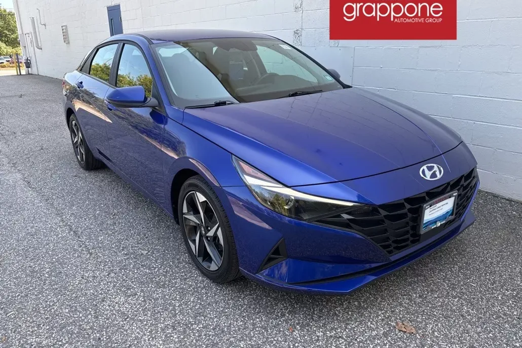 2023 Hyundai Elantra SEL photo 1