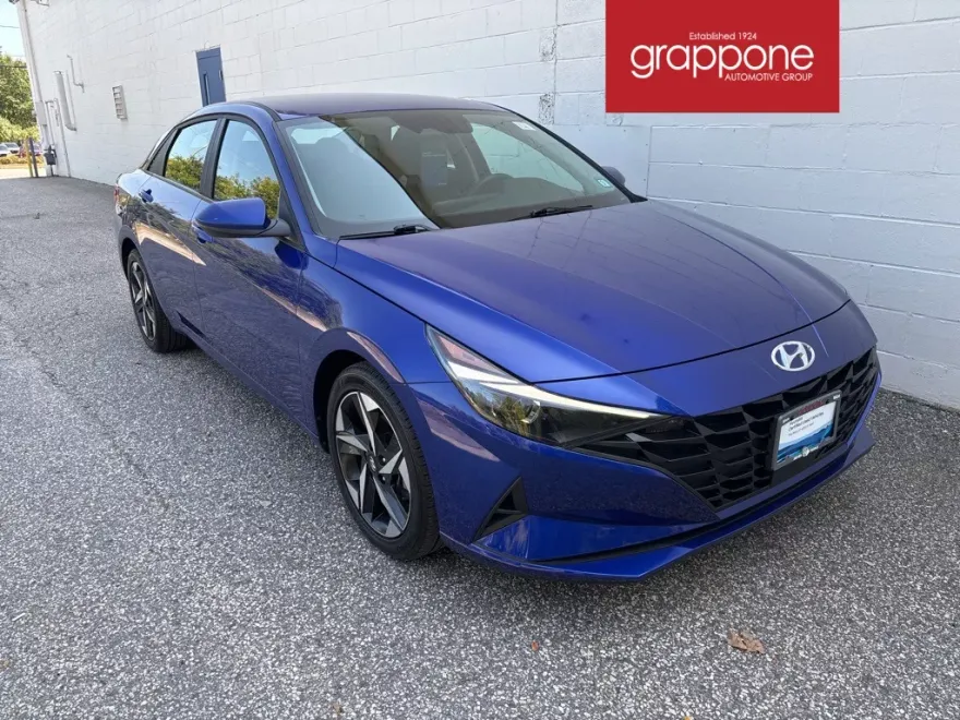 2023 Hyundai Elantra SEL photo 1