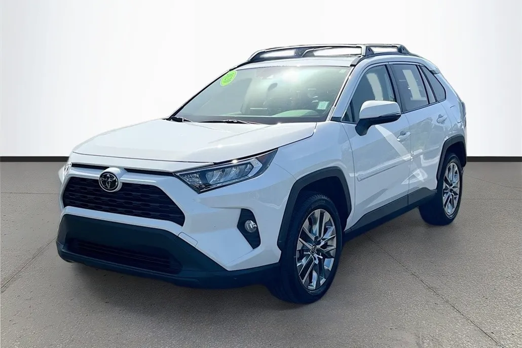 2020 Toyota RAV4 XLE Premium photo 1