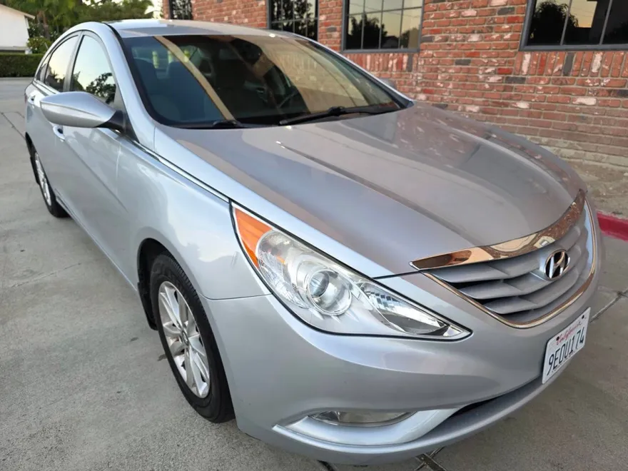 2013 Hyundai Sonata GLS photo 1