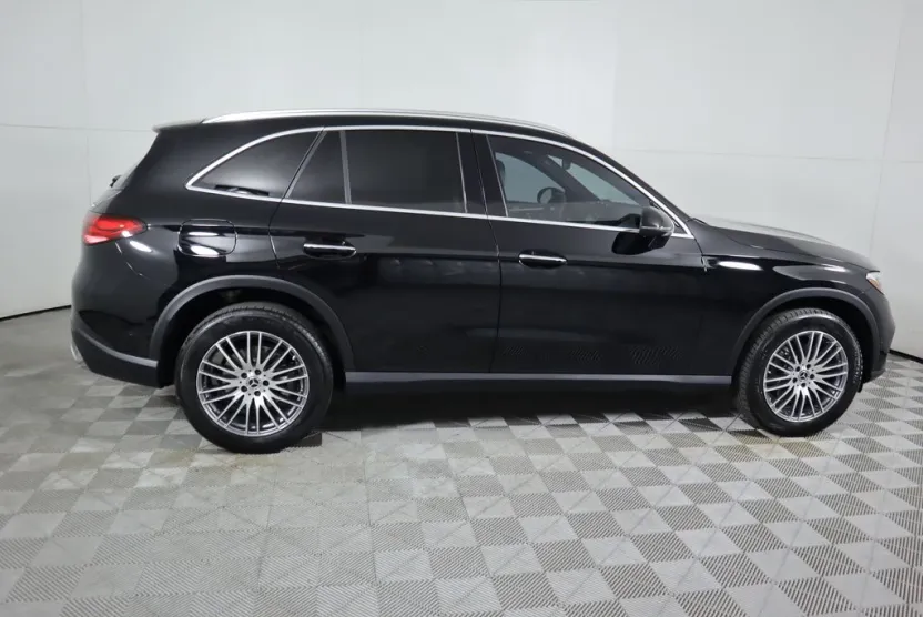 2024 Mercedes Benz GLC 300 4MATIC photo 1