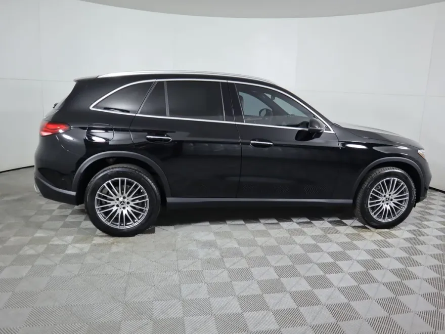 2024 Mercedes Benz GLC 300 4MATIC photo 1
