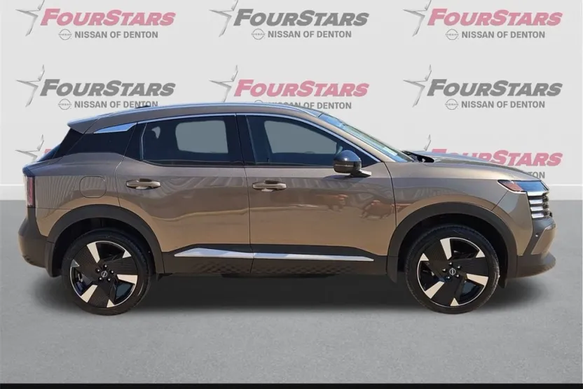 2026 Nissan Kicks SR photo 1