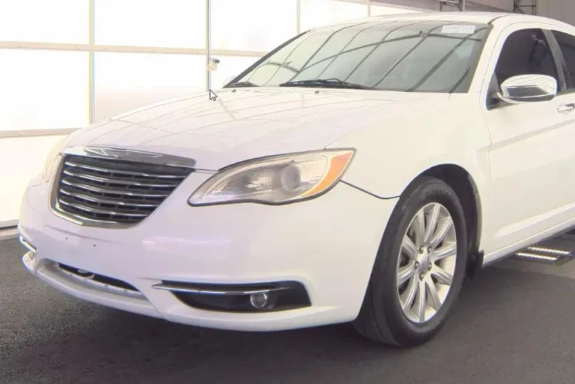 2013 Chrysler 200 Limited photo 1