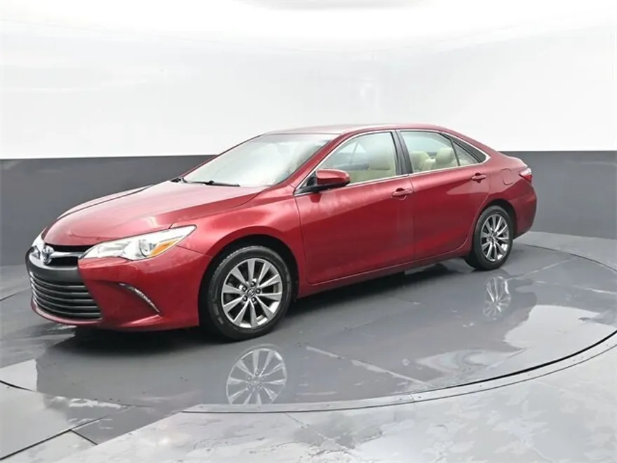 2016 Toyota Camry XLE photo 1