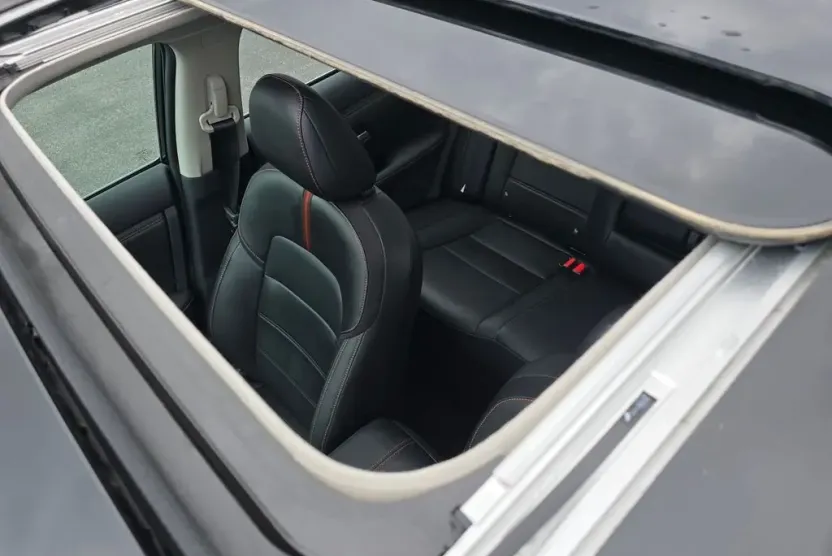 2024 Nissan Sentra SR photo 1