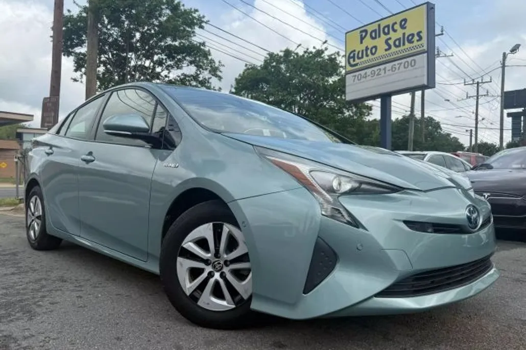 2018 Toyota Prius Two photo 1