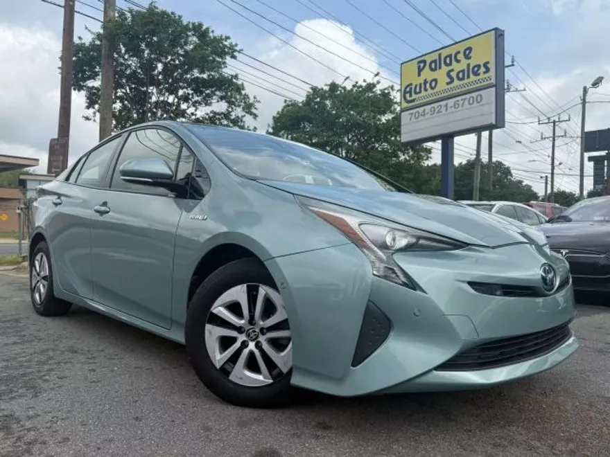2018 Toyota Prius Two photo 1