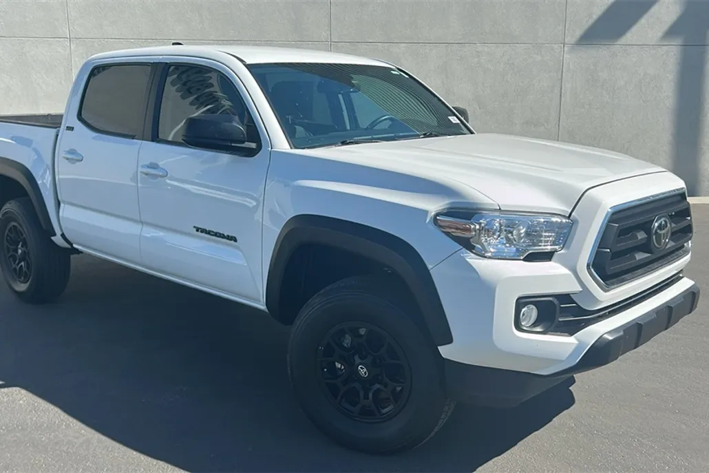 2023 Toyota Tacoma SR5 photo 1