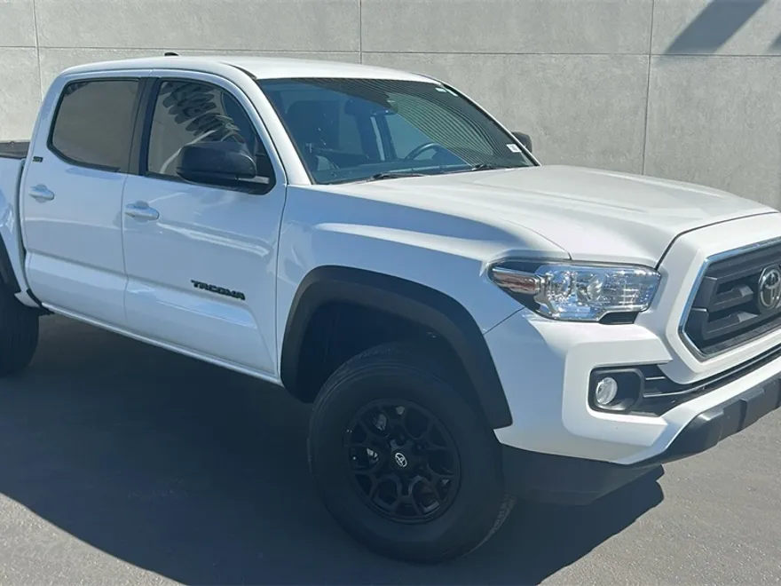 2023 Toyota Tacoma SR5 photo 1