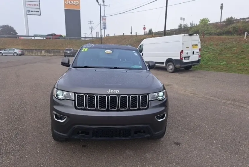 2020 Jeep Grand Cherokee Laredo photo 1