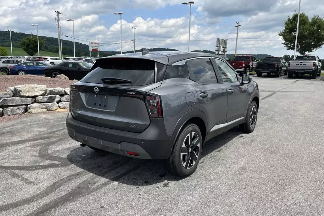 2025 Nissan Kicks SV photo 1