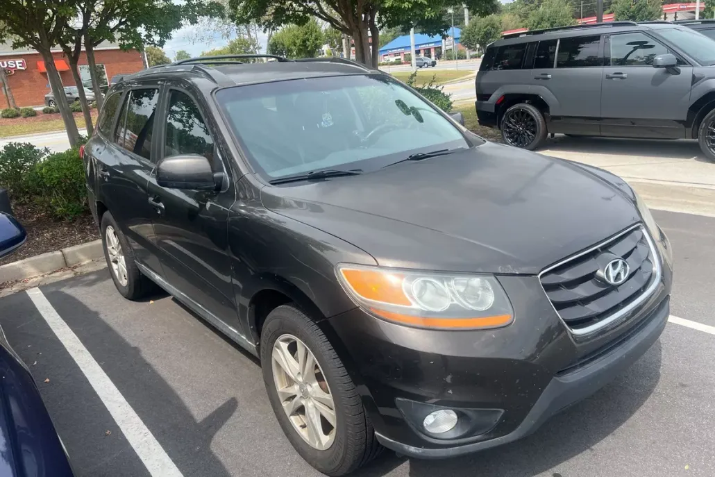 2011 Hyundai Santa Fe SE photo 1