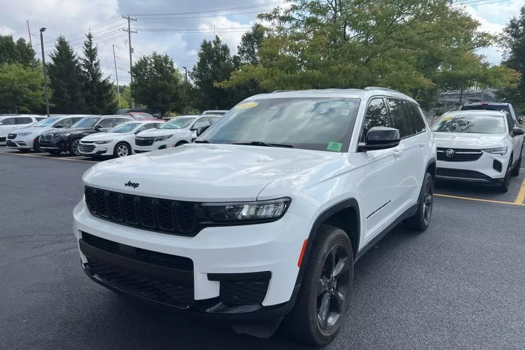 2023 Jeep Grand Cherokee Altitude photo 1