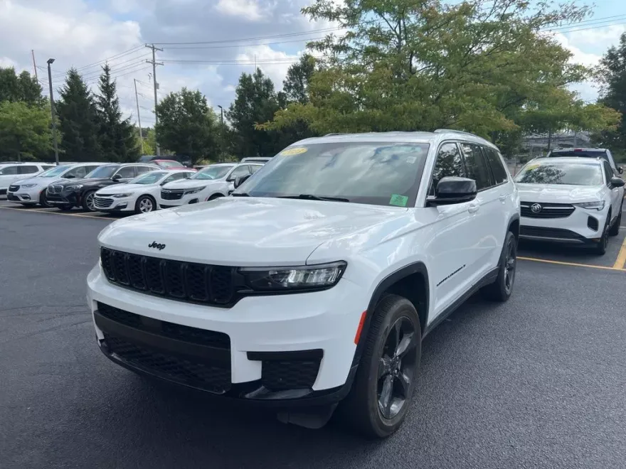 2023 Jeep Grand Cherokee Altitude photo 1
