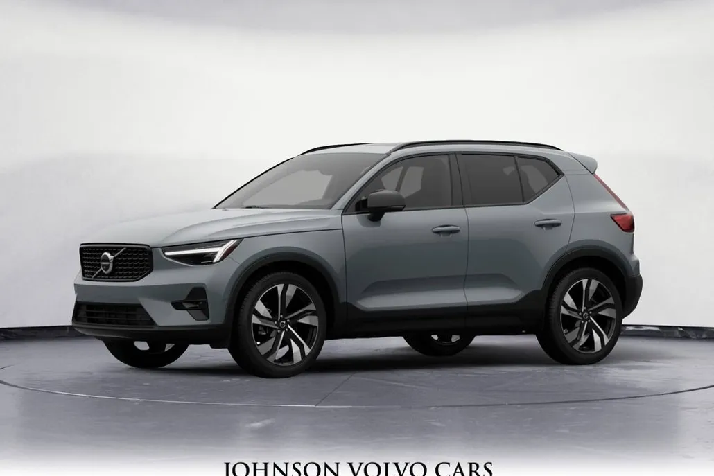 2026 Volvo XC40 photo 1