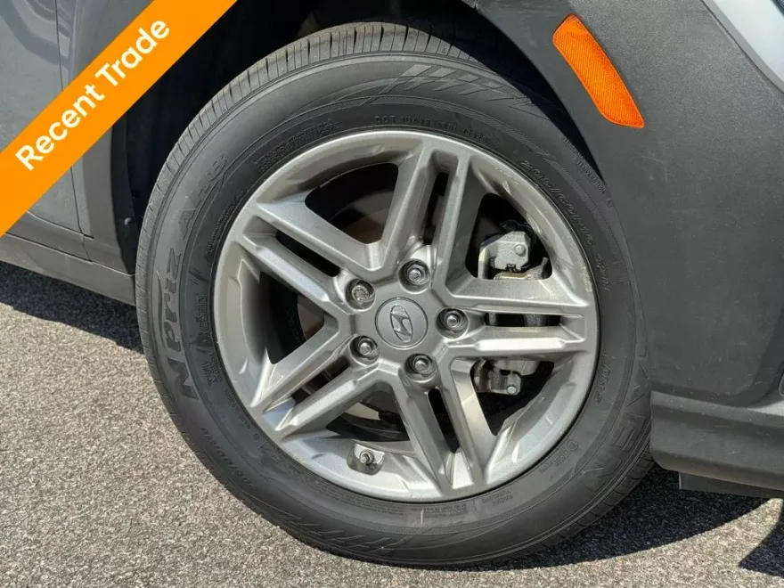 2023 Hyundai Kona SE photo 1