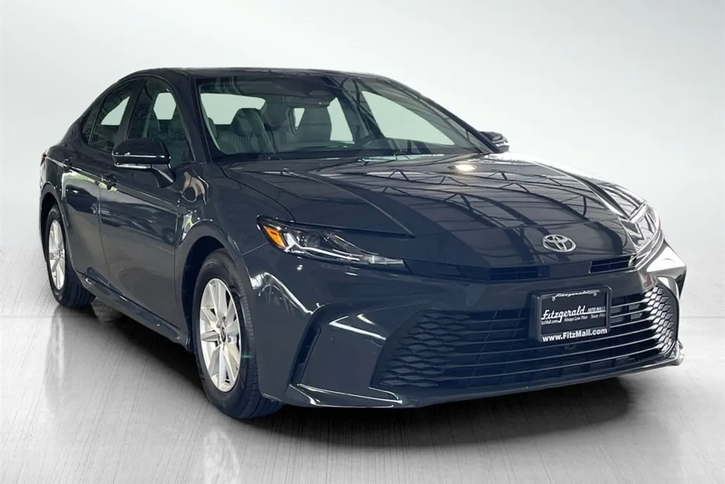 2025 Toyota Camry LE photo 1