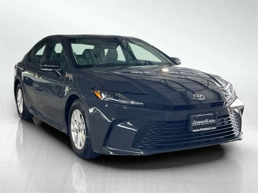 2025 Toyota Camry LE photo 1