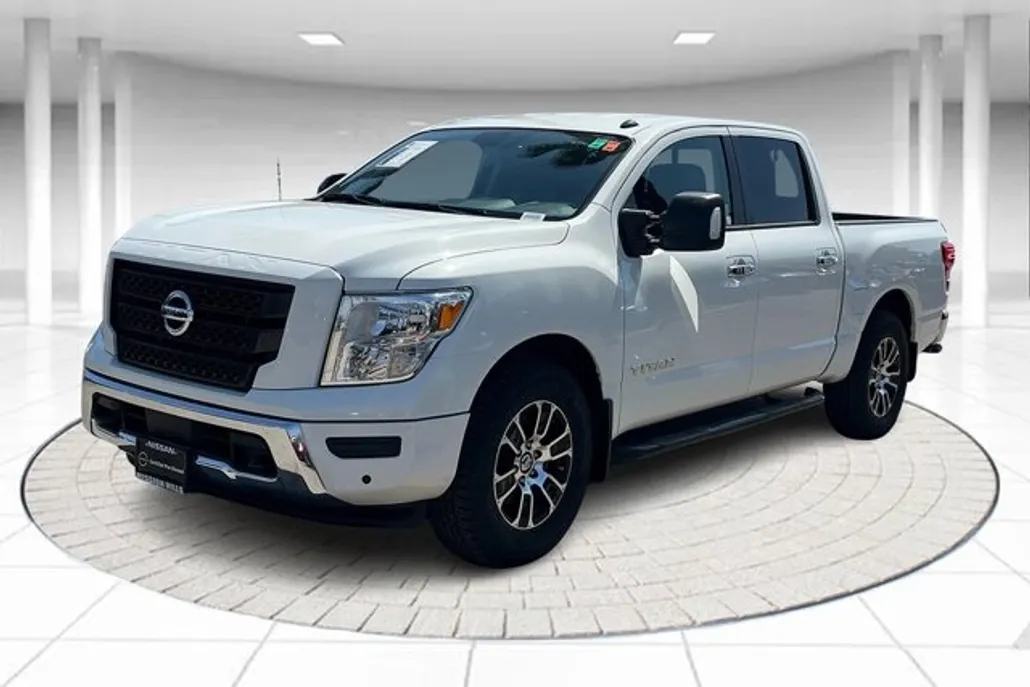 2021 Nissan Titan SV photo 1
