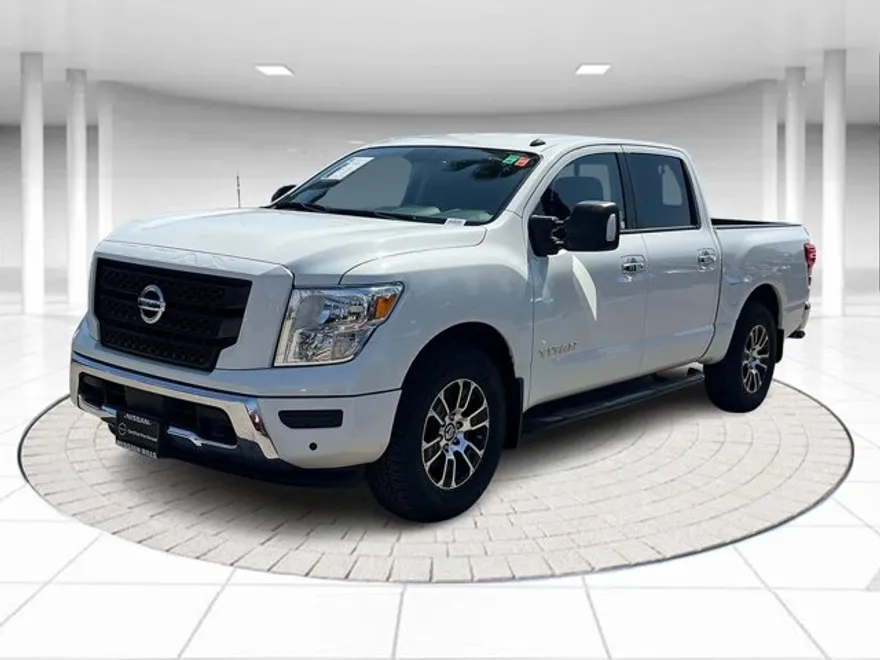 2021 Nissan Titan SV photo 1