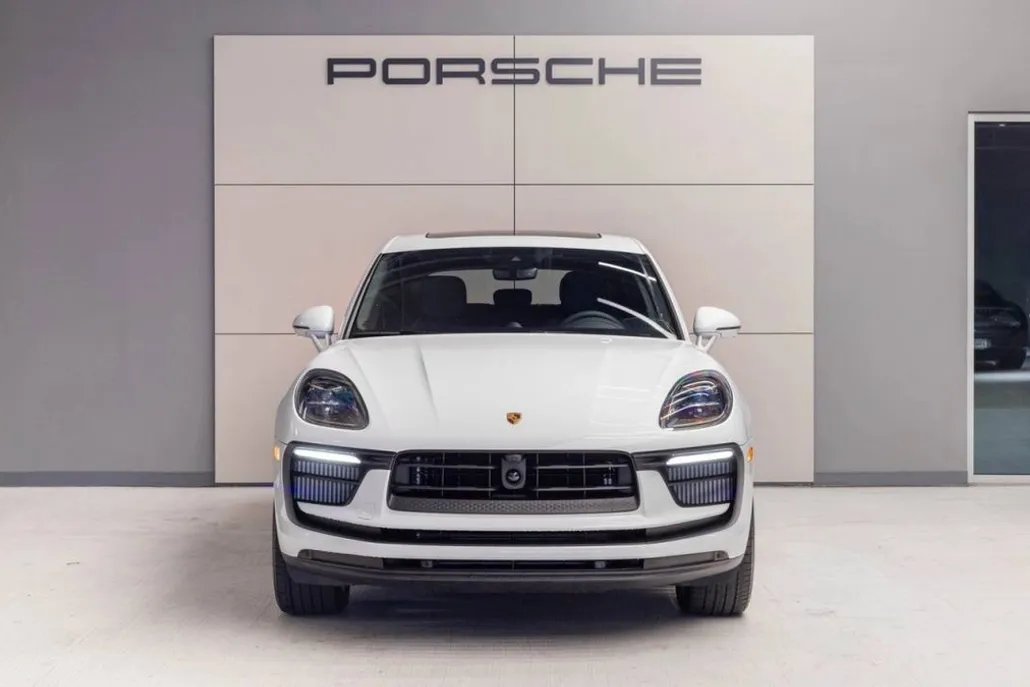 2025 Porsche Macan S photo 1