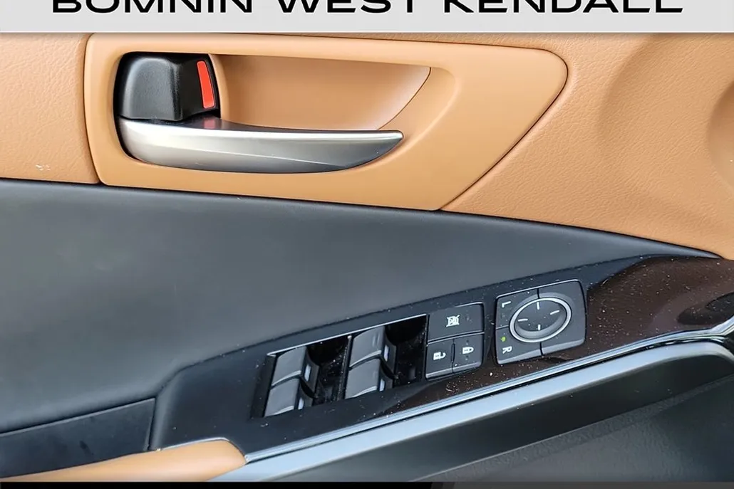 2024 Lexus IS 300 photo 1