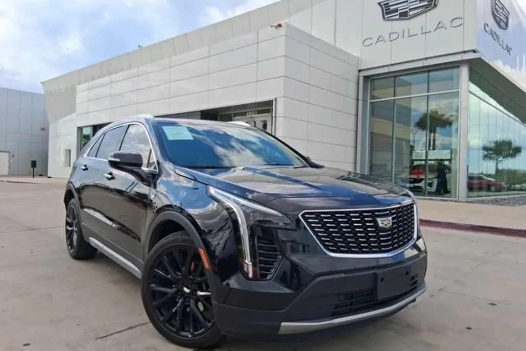 2023 Cadillac XT4 Premium Luxury photo 1