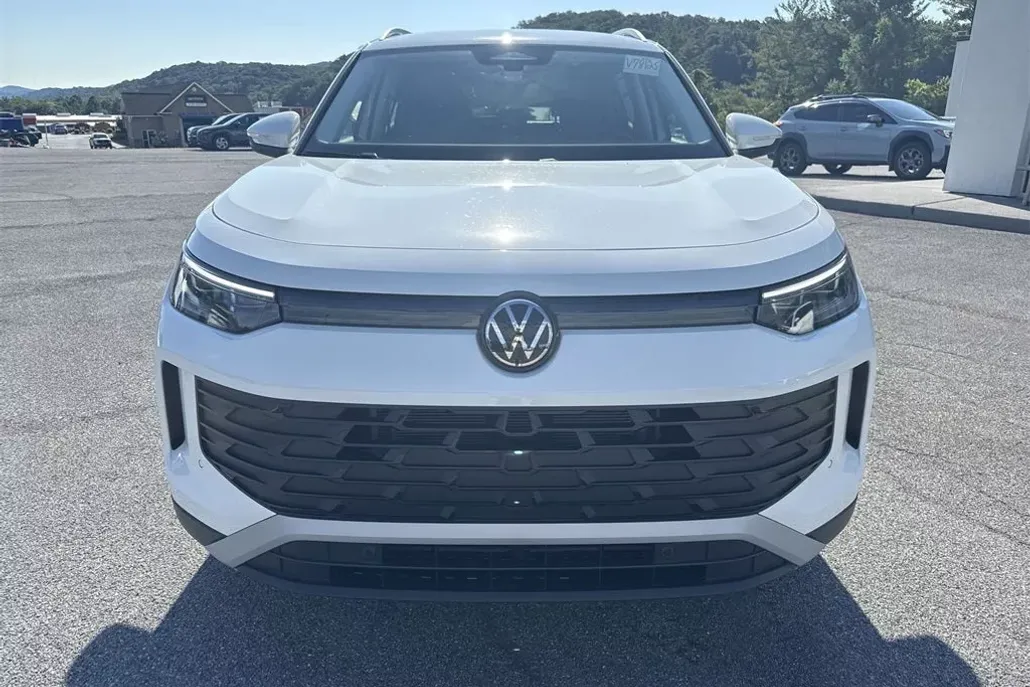 2025 Volkswagen Tiguan S photo 1