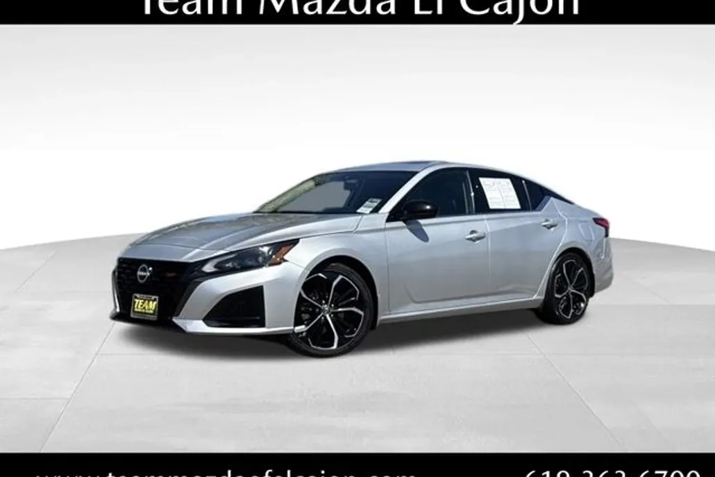 2023 Nissan Altima 2.5 SR photo 1