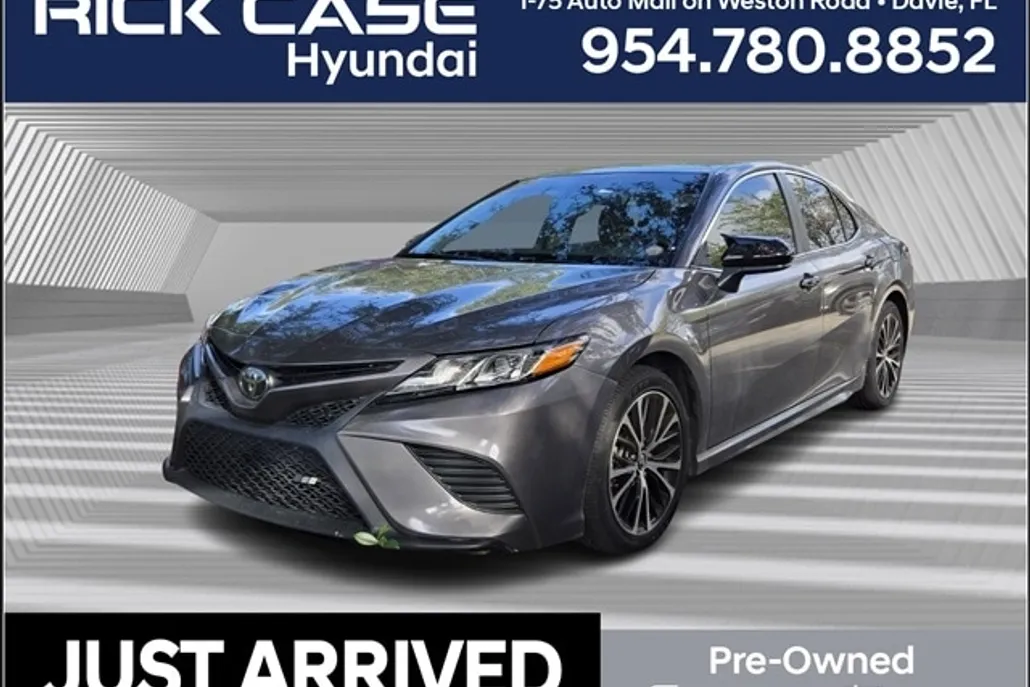 2019 Toyota Camry L photo 1