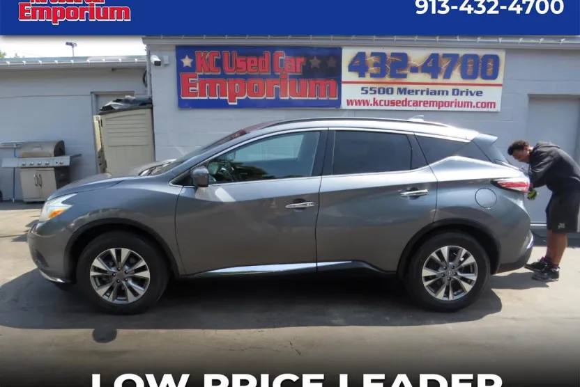 2017 Nissan Murano SV photo 1