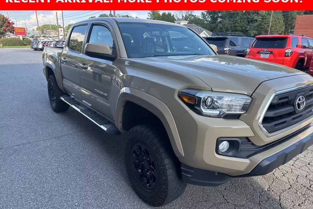 2017 Toyota Tacoma SR5 TRD Sport photo 1