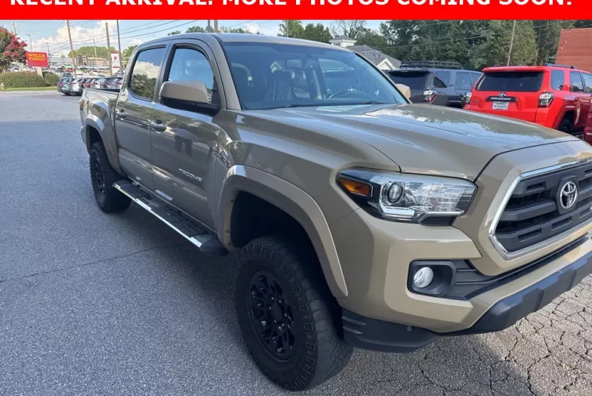 2017 Toyota Tacoma SR5 TRD Sport photo 1