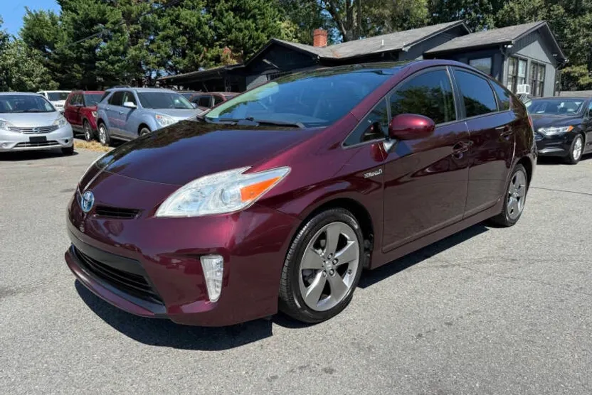 2013 Toyota Prius Three photo 1