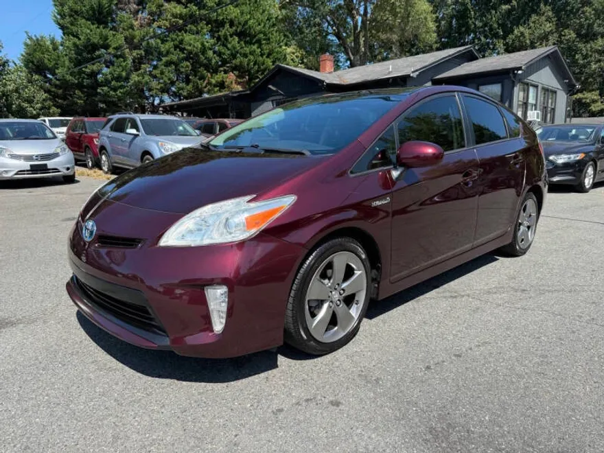 2013 Toyota Prius Three photo 1