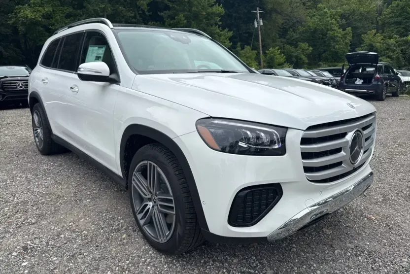 2026 Mercedes Benz GLS 450 4MATIC photo 1