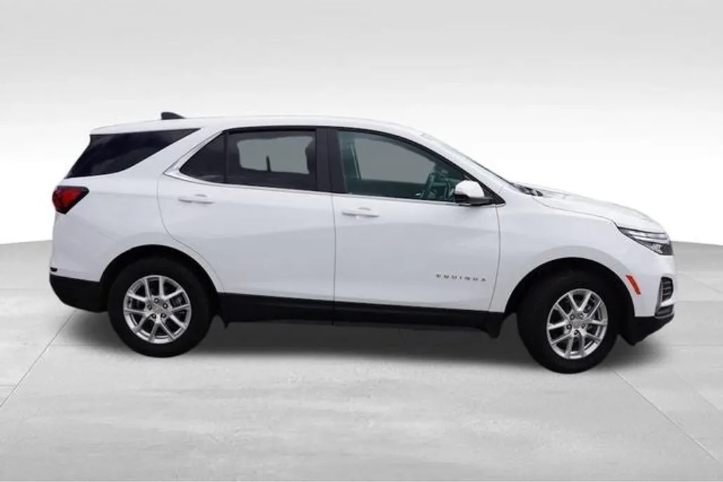 2024 Chevrolet Equinox LT photo 1