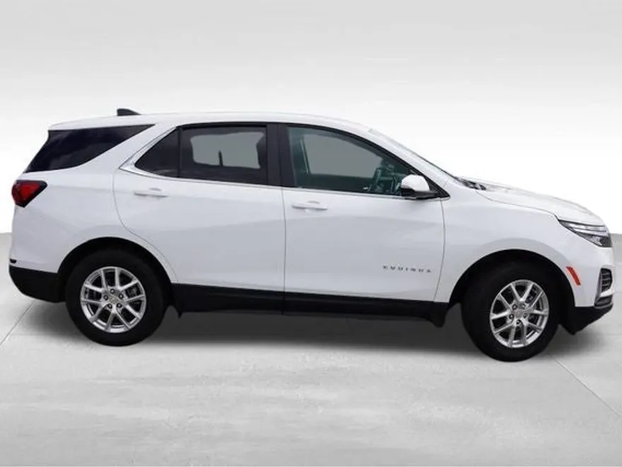 2024 Chevrolet Equinox LT photo 1