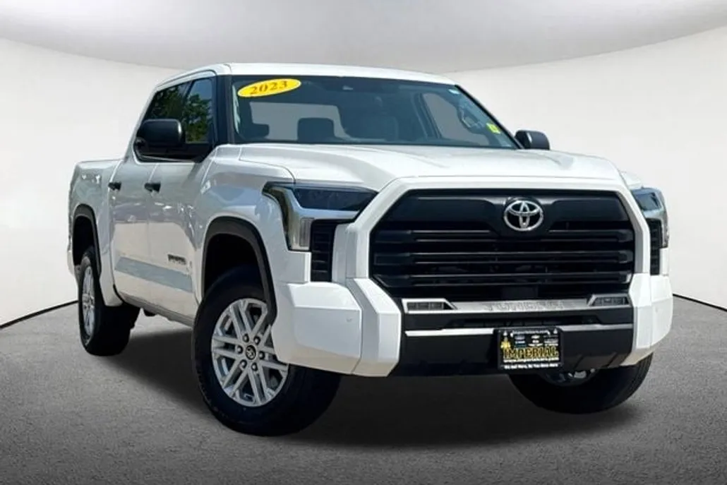 2023 Toyota Tundra SR5 photo 1
