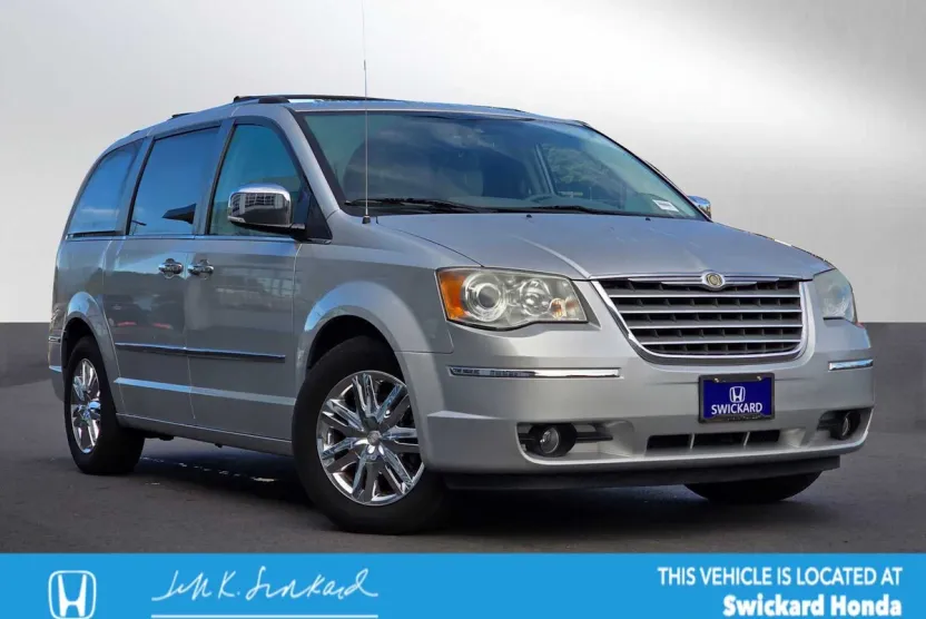 2009 Chrysler Town & Country Limited photo 1