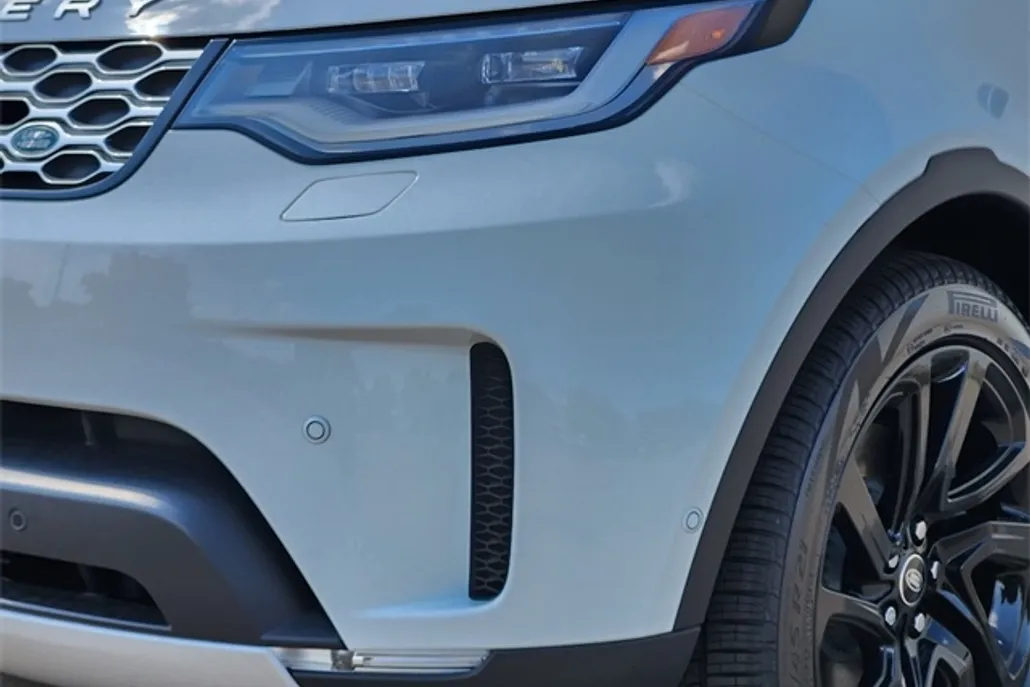 2025 Land Rover Discovery S photo 1