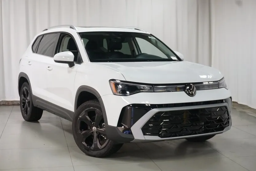 2025 Volkswagen Taos SEL photo 1