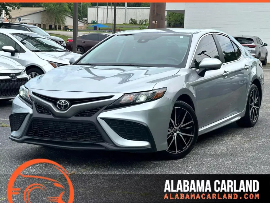 2022 Toyota Camry SE photo 1